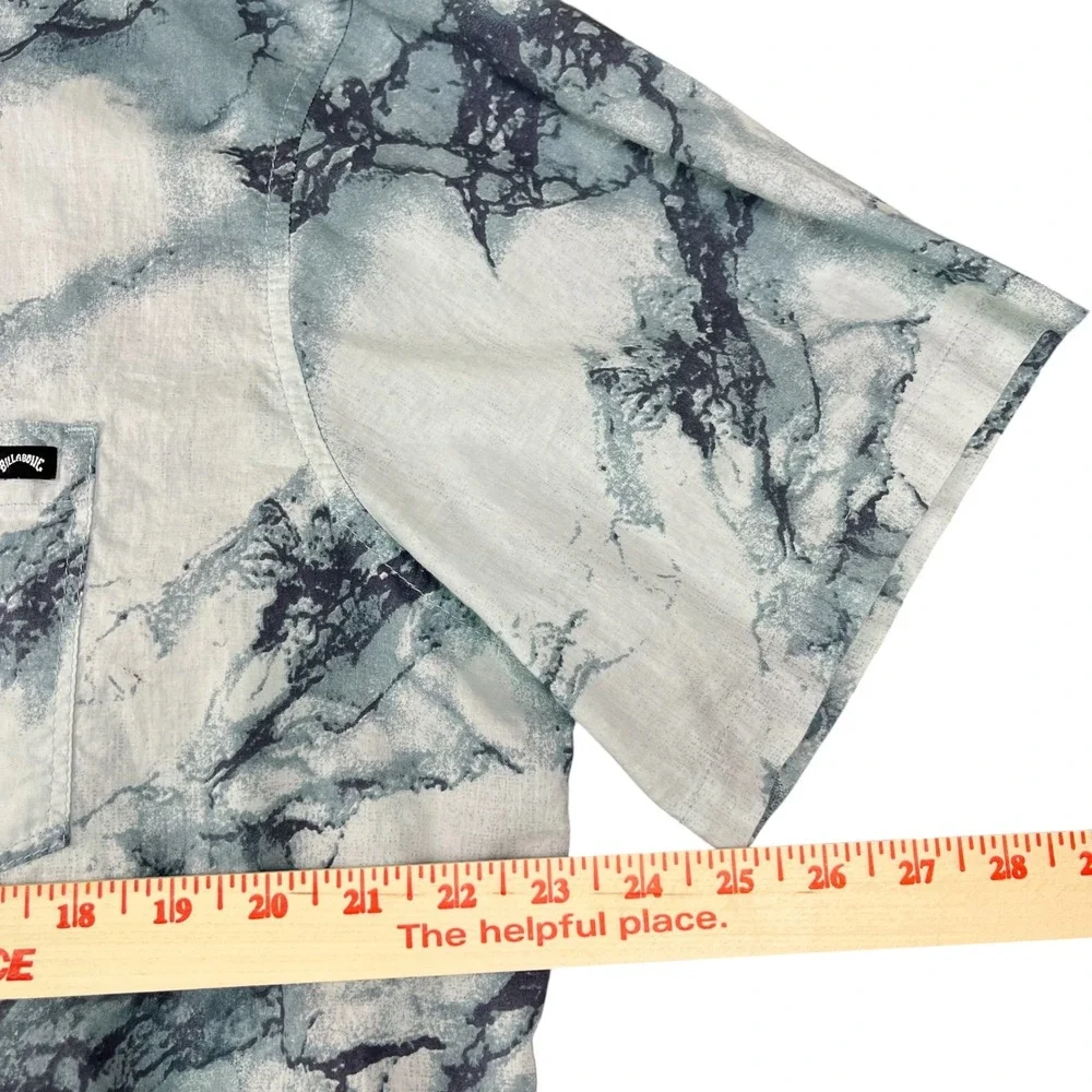Billabong Men's XXL Short Sleeve Button Down Shirt Marble Smoke Print Grey‎ Blue
